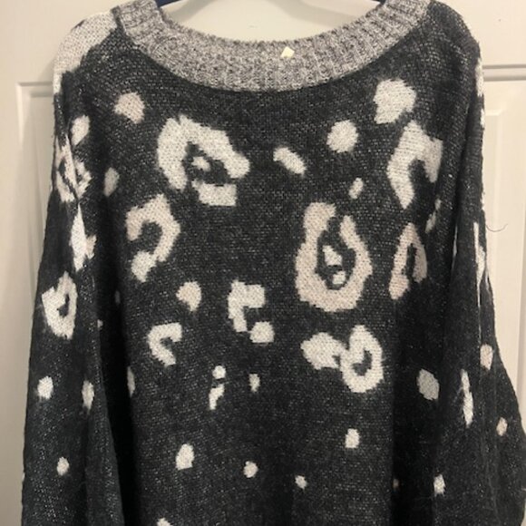 Oversized Sweater - Picture 1 of 9